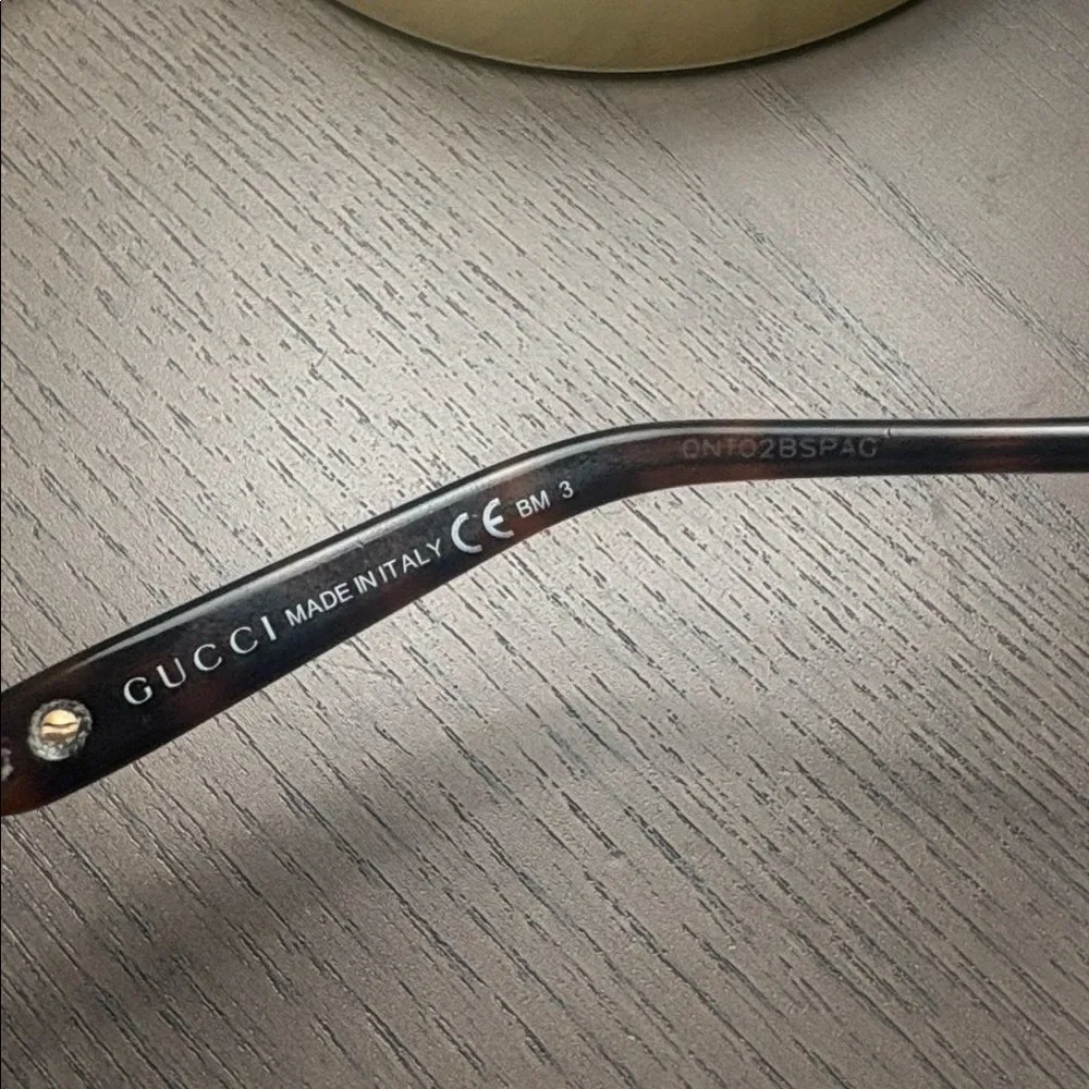 Vintage Y2K Designer Luxury Gucci Brown Bronze Marina Chain Women's Sunglasses